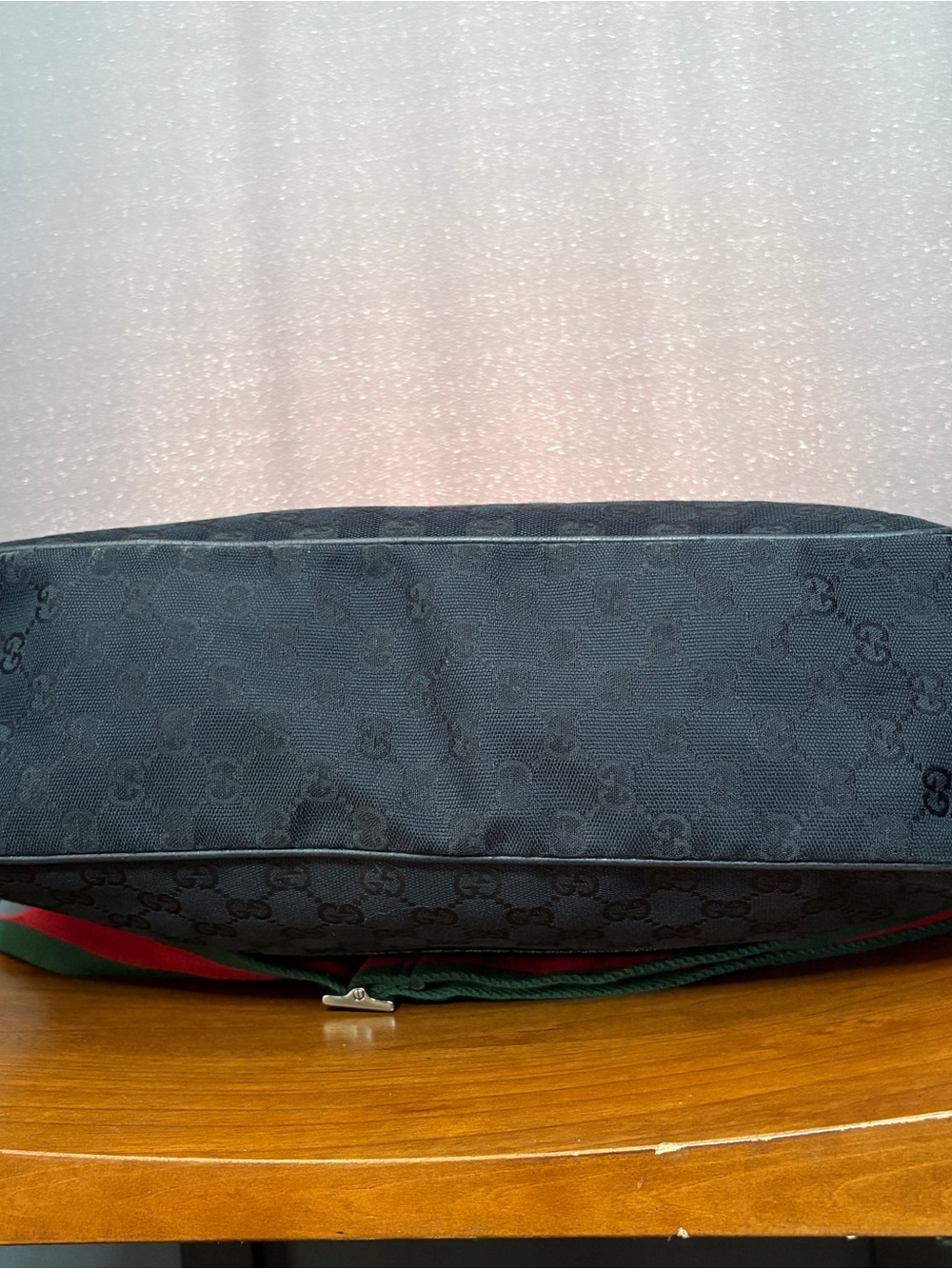 Gucci Black Messenger Bag with Green-Red Web Strap - Picture 4 of 11